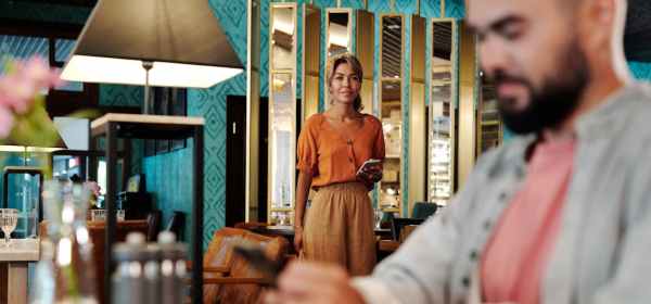 Exploring the dos and don'ts of 1st dates with women